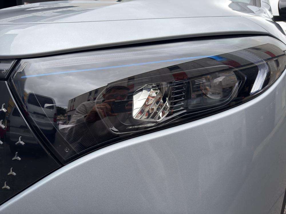 Mercedes-Benz EQB 250+ AMG 2025 gris - foto 6