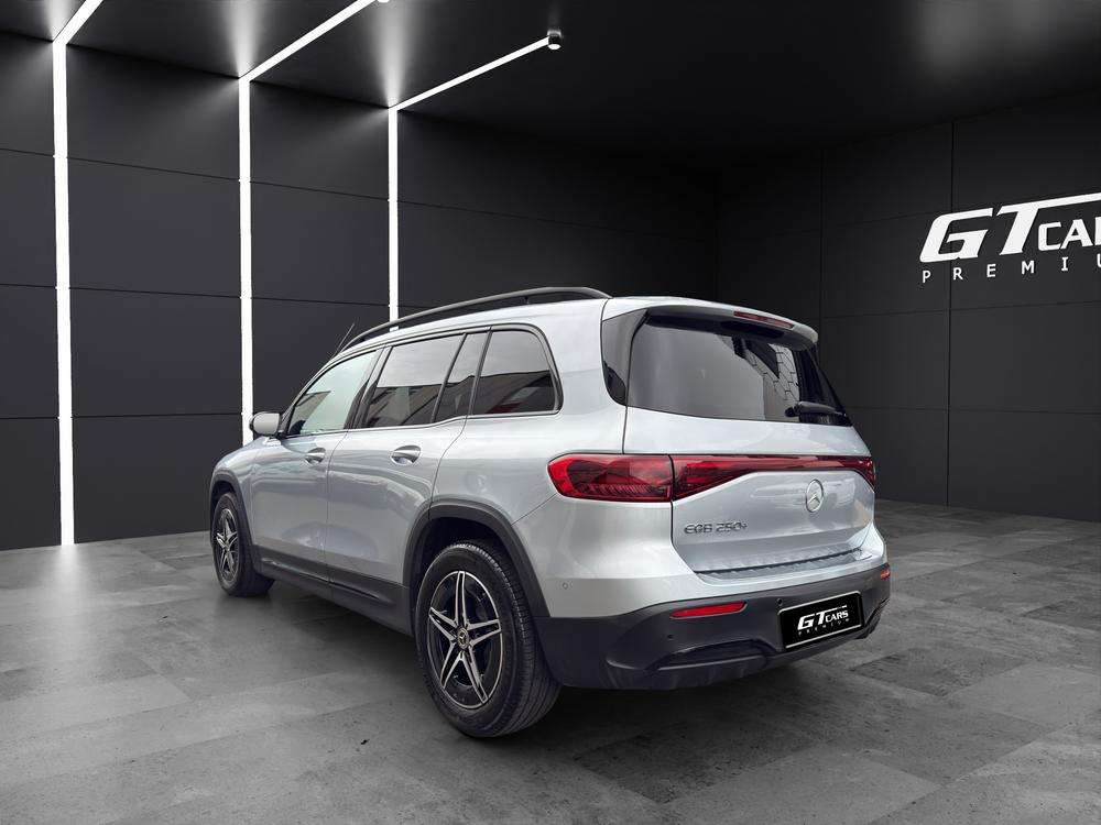 Mercedes-Benz EQB 250+ AMG 2025 gris - foto 3