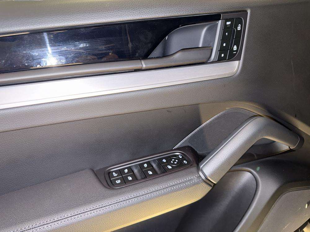 Porsche Cayenne Coupé E-Hybrid 2025 negro - foto 15