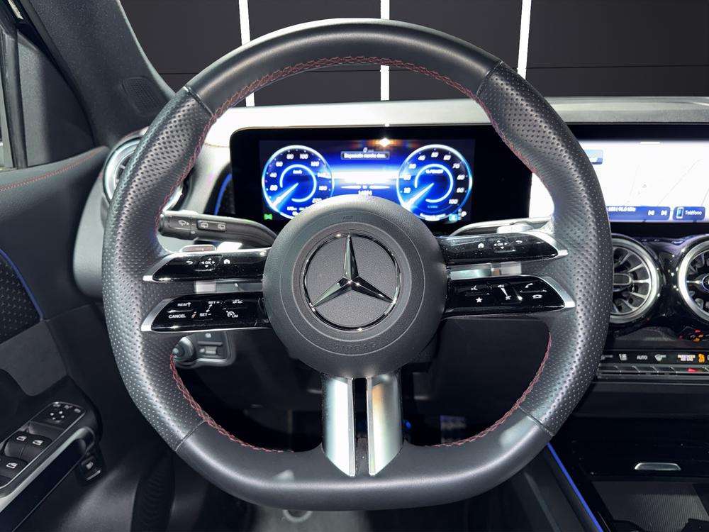 Mercedes-Benz EQB 250+ AMG 2025 negro - foto 12