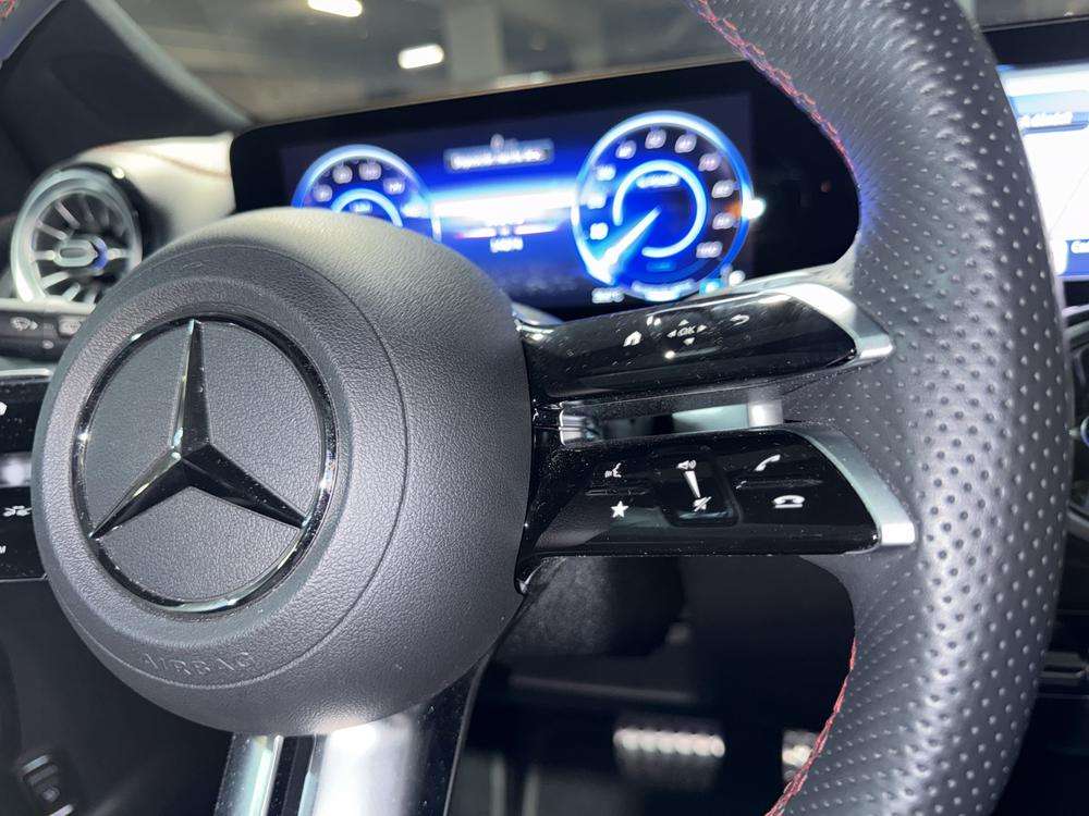 Mercedes-Benz EQB 250+ AMG 2025 negro - foto 13