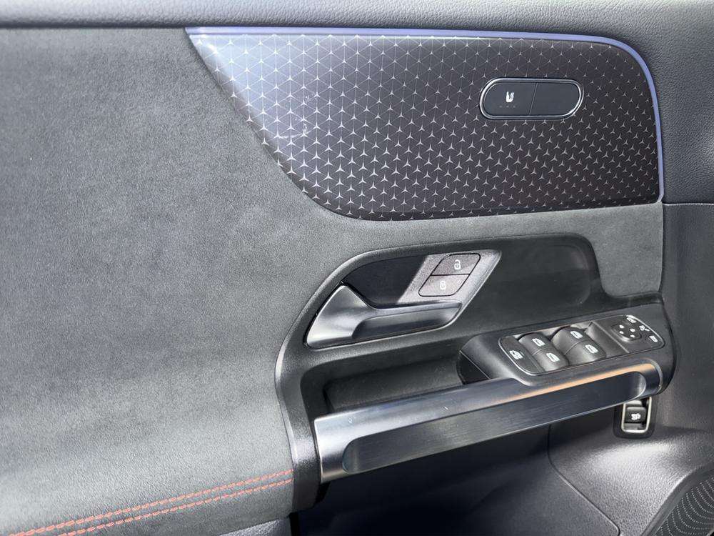 Mercedes-Benz EQB 250+ AMG 2025 negro - foto 16