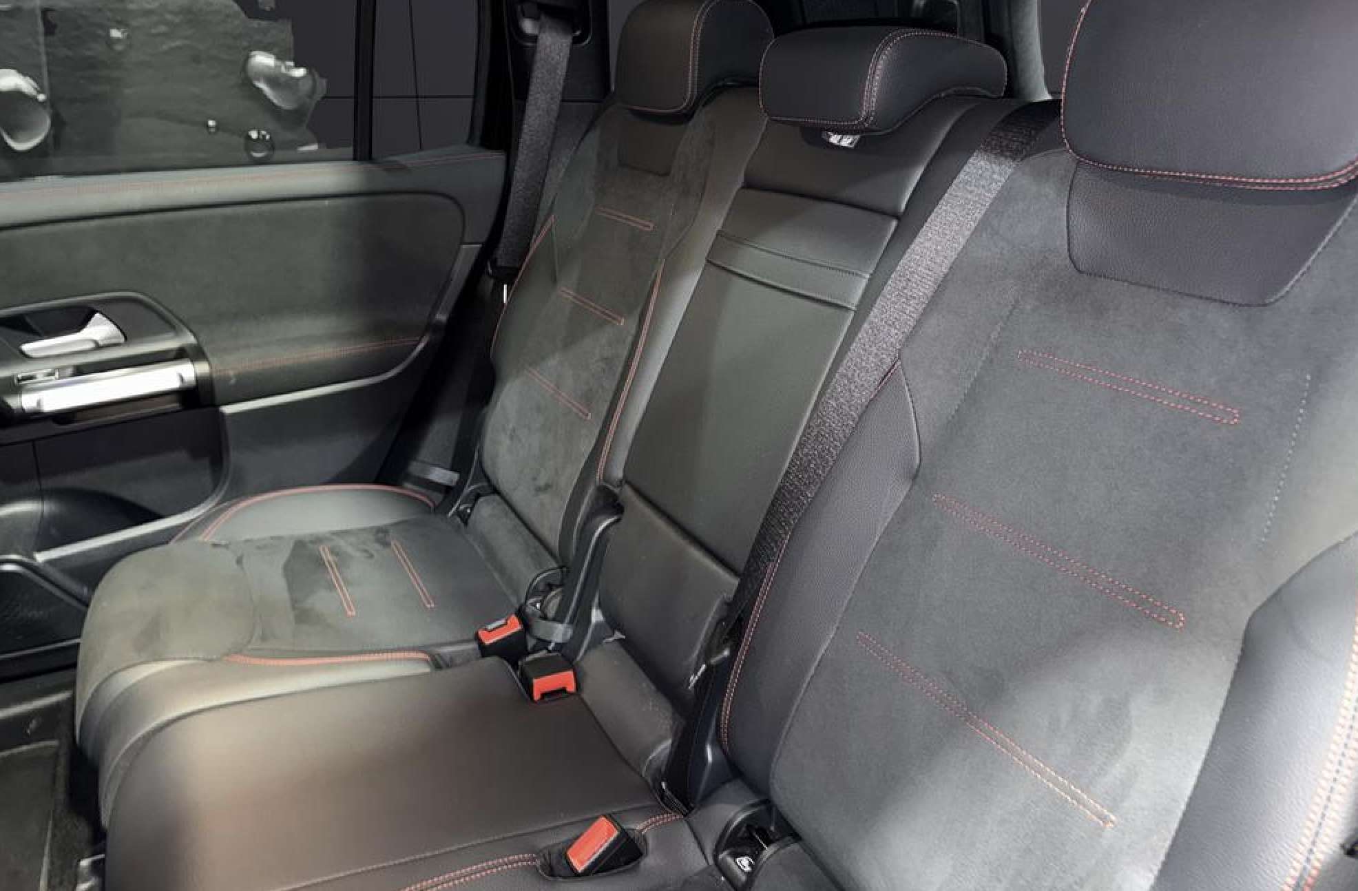 Mercedes-Benz EQB 250+ AMG 2025 negro - foto 17