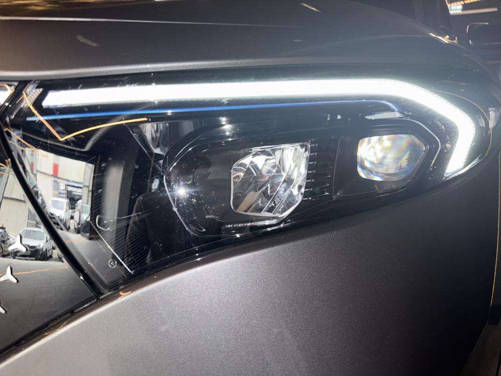 Mercedes-Benz EQB 250+ AMG 2025 gris - foto 6
