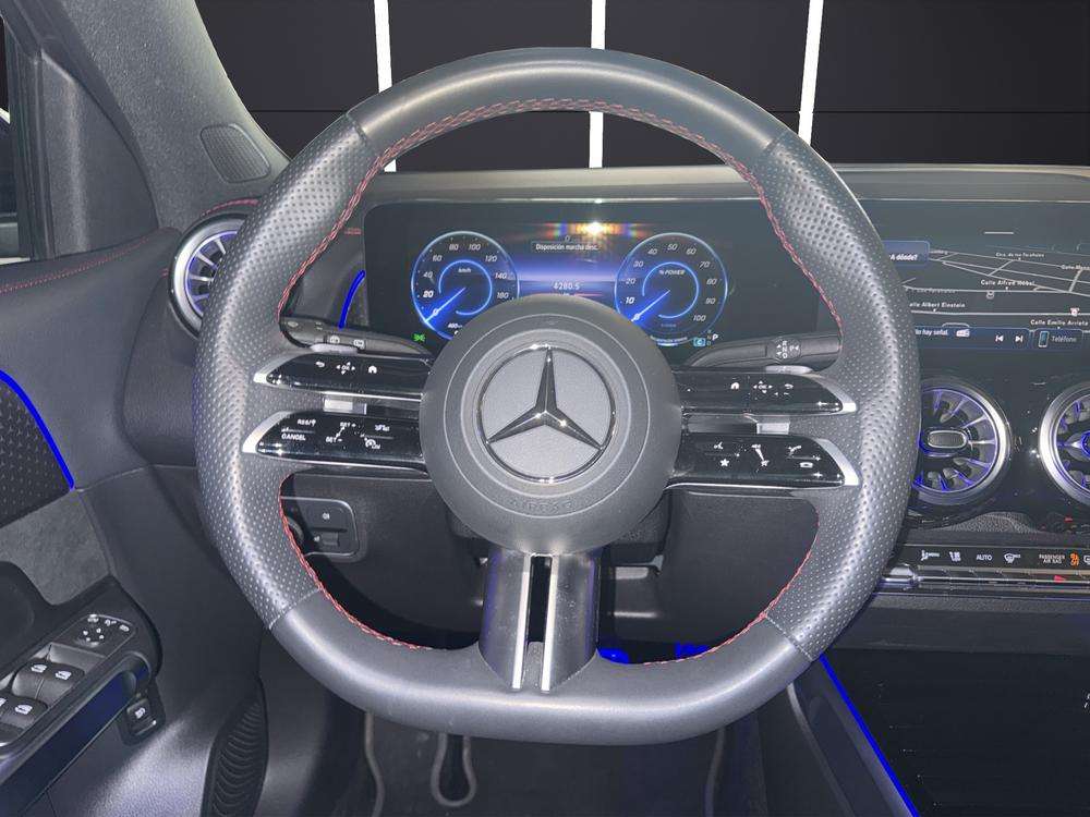 Mercedes-Benz EQB 250+ AMG 2025 gris - foto 11