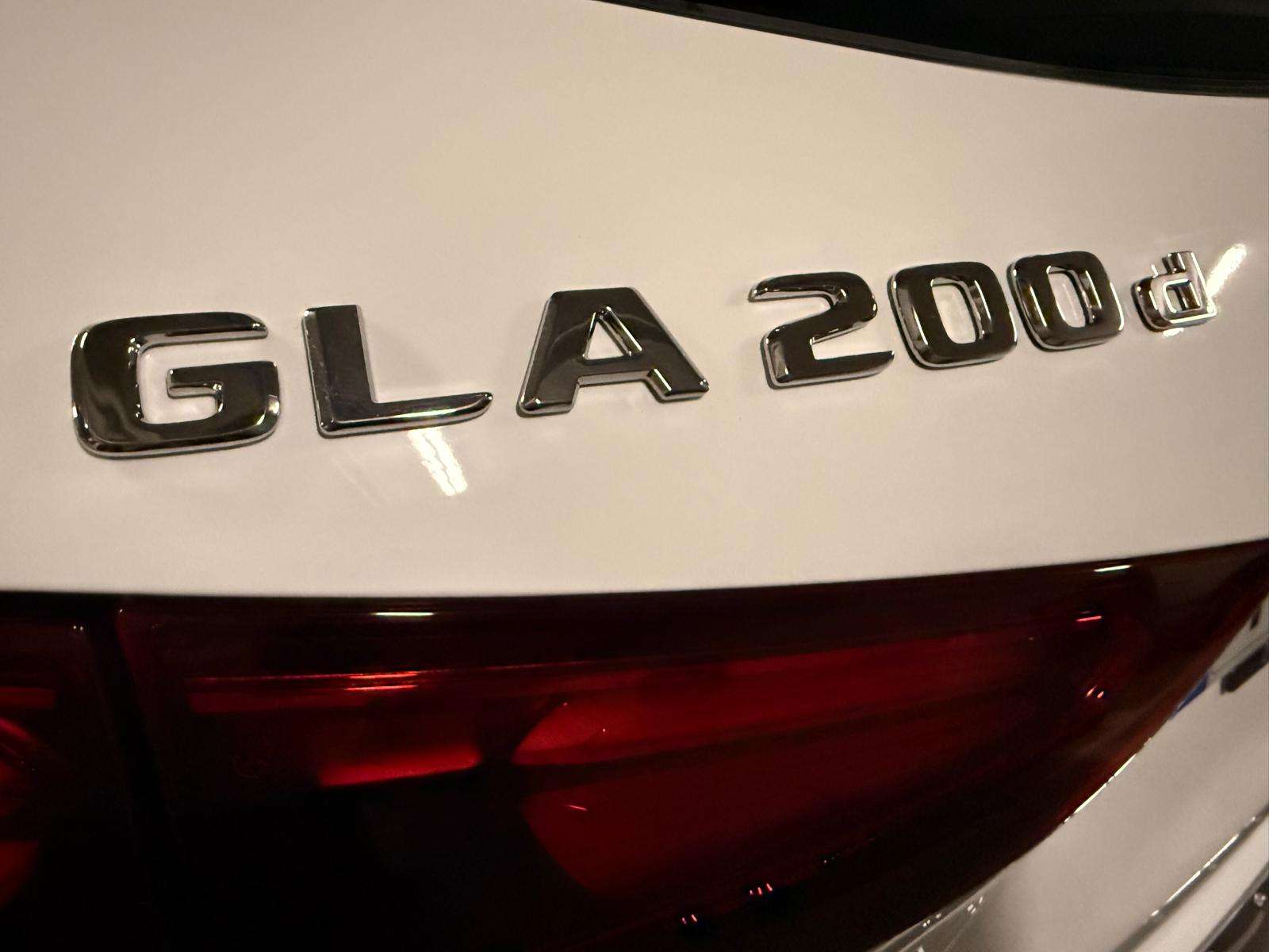 Mercedes-Benz GLA 200d AMG 2024 blanco - foto 8