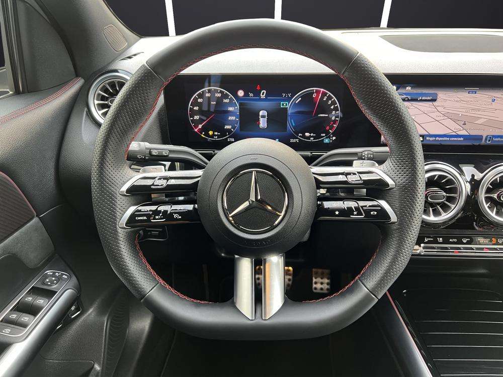 Mercedes-Benz GLA 200d AMG 2024 blanco - foto 11