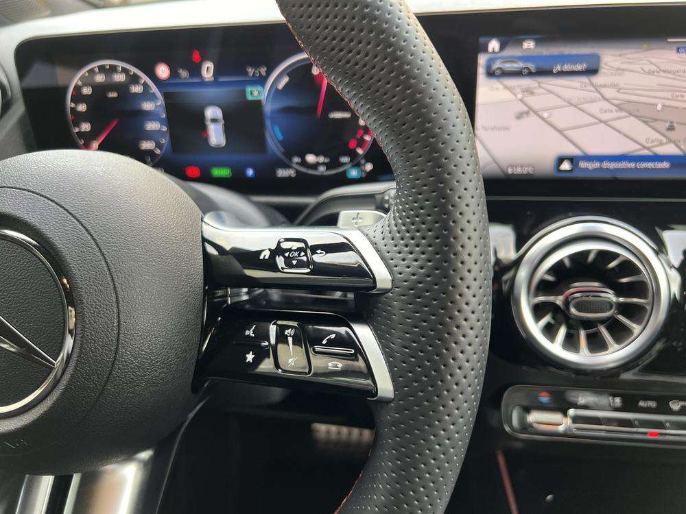 Mercedes-Benz GLA 200d AMG 2024 blanco - foto 12