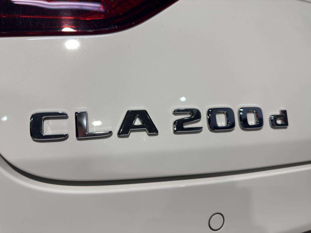 Mercedes-Benz CLA 200d Shooting Brake AMG 2023 blanco - foto 8