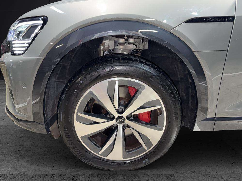 Audi Q8 E-tron 50 Quattro 2024 gris - foto 7