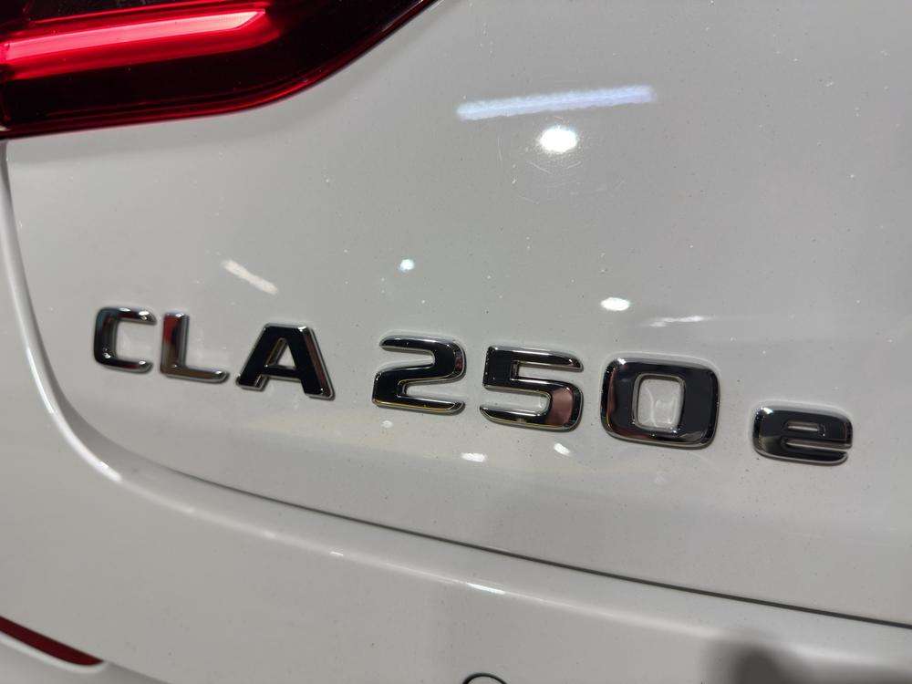 Mercedes-Benz CLA 250e AMG 2023 blanco - foto 8