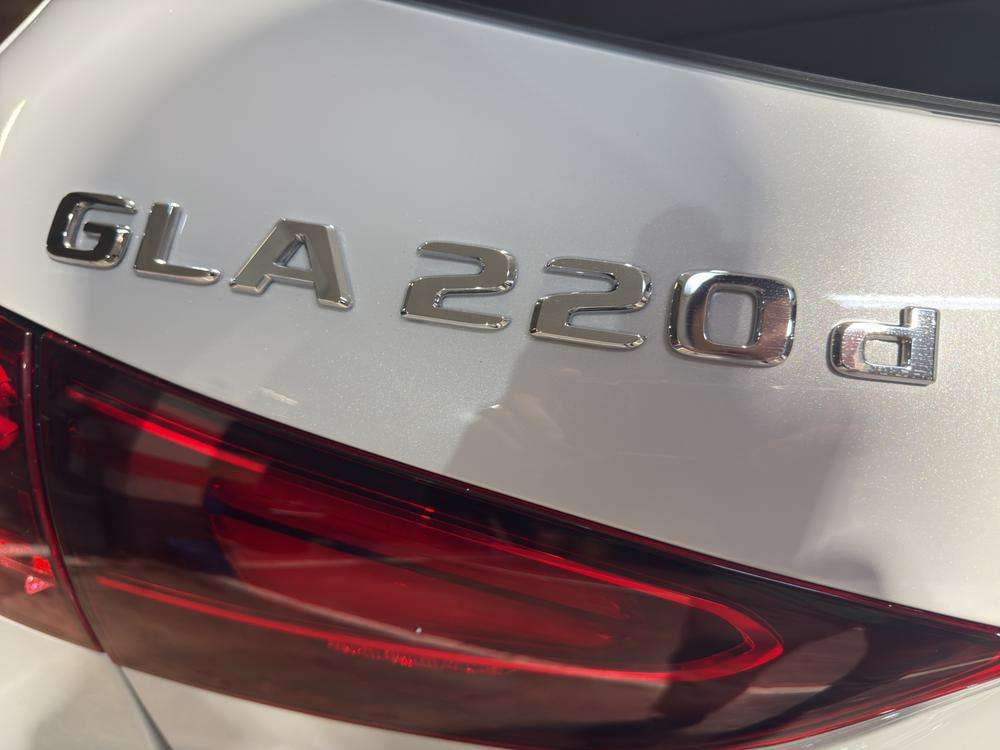 Mercedes-Benz GLA 220D AMG 4MATIC 2023 blanco - foto 8