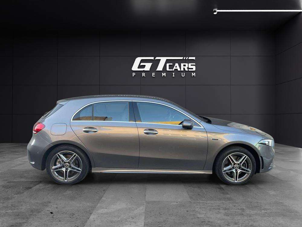 Mercedes-Benz Clase A 250e AMG 2021 gris montaña - foto 2
