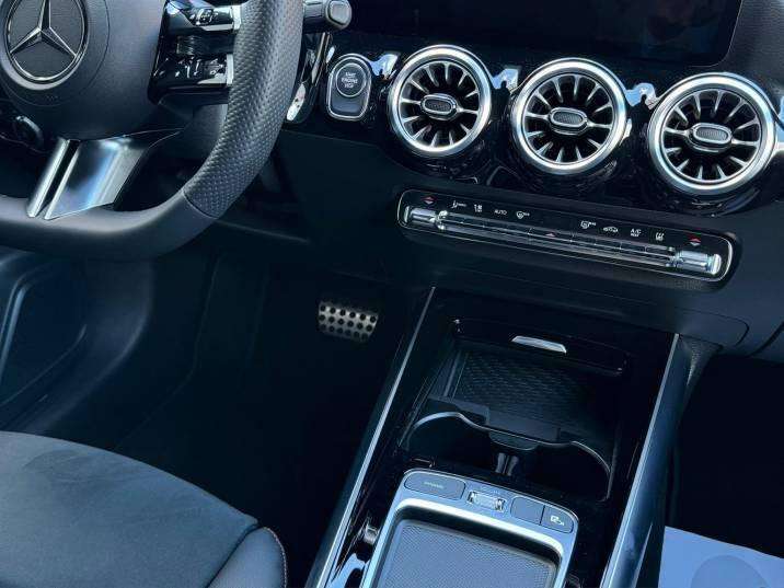 Mercedes-Benz GLA 250e AMG 2025 negro - foto 14