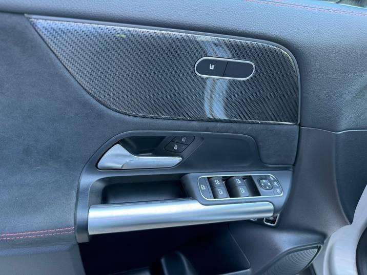 Mercedes-Benz GLA 250e AMG 2025 negro - foto 17
