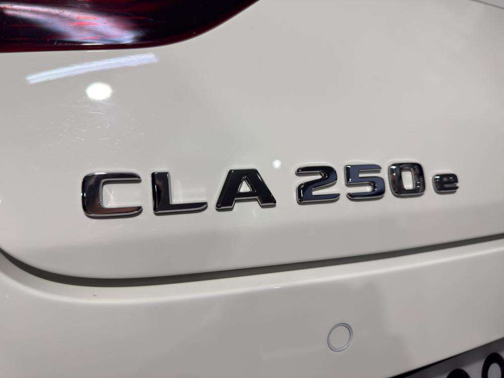 Mercedes-Benz CLA 250e AMG 2024 blanco - foto 8