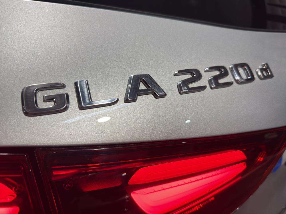 Mercedes-Benz GLA 220D AMG 4MATIC 2023 plata - foto 8
