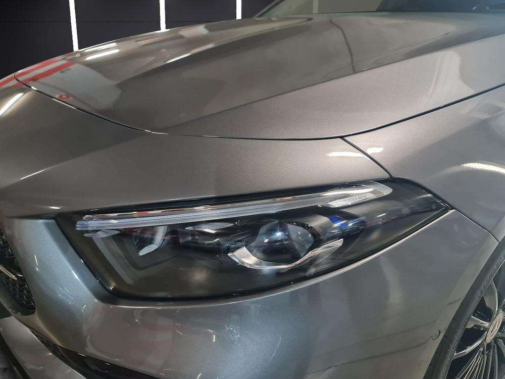 Mercedes-Benz Clase A Sedan 250e AMG 2025 gris montaña - foto 5