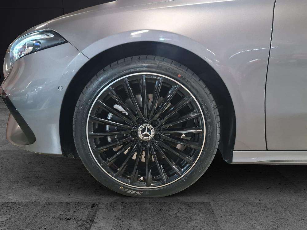 Mercedes-Benz Clase A Sedan 250e AMG 2025 gris montaña - foto 6