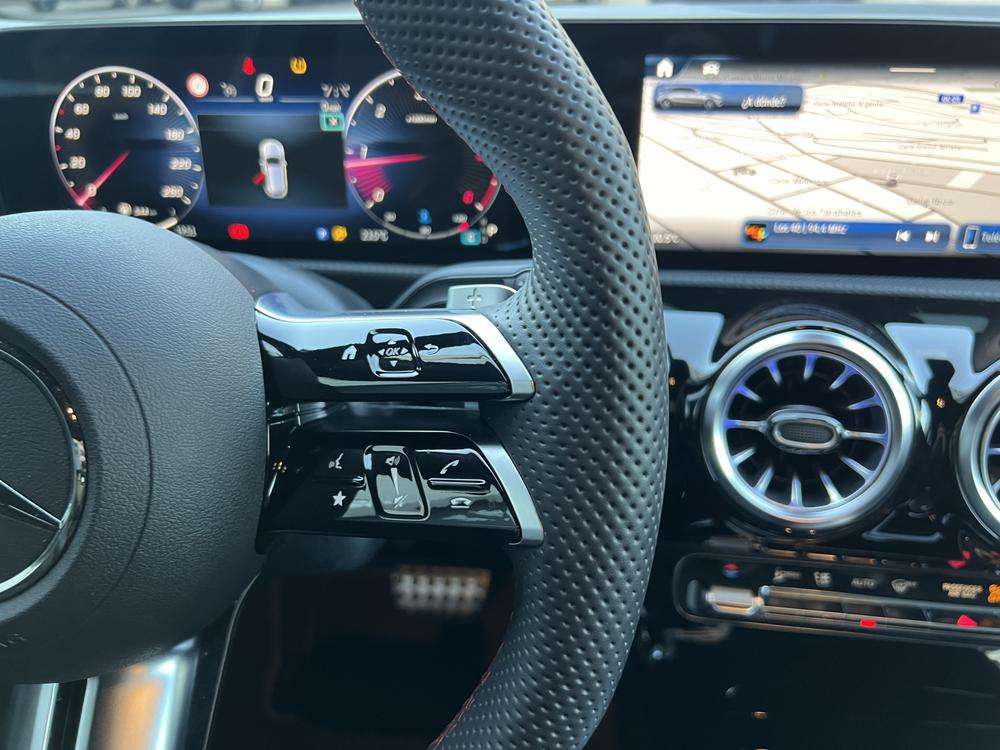 Mercedes-Benz Clase A Sedan 250e AMG 2025 gris montaña - foto 10