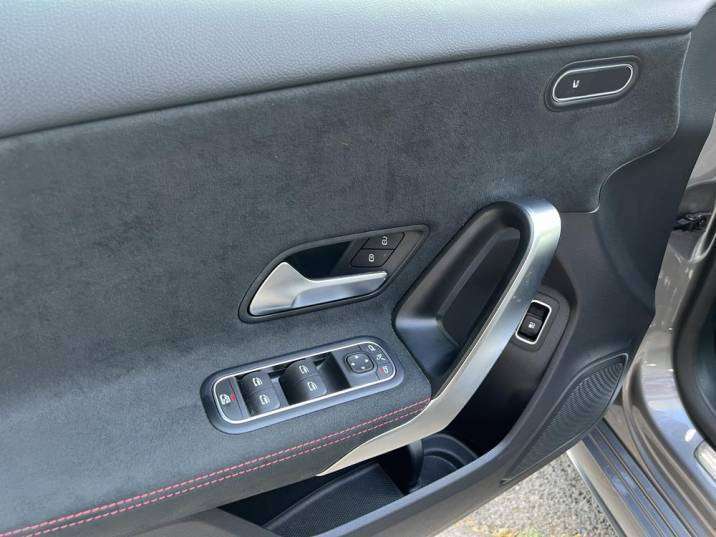 Mercedes-Benz Clase A Sedan 250e AMG 2025 gris montaña - foto 15