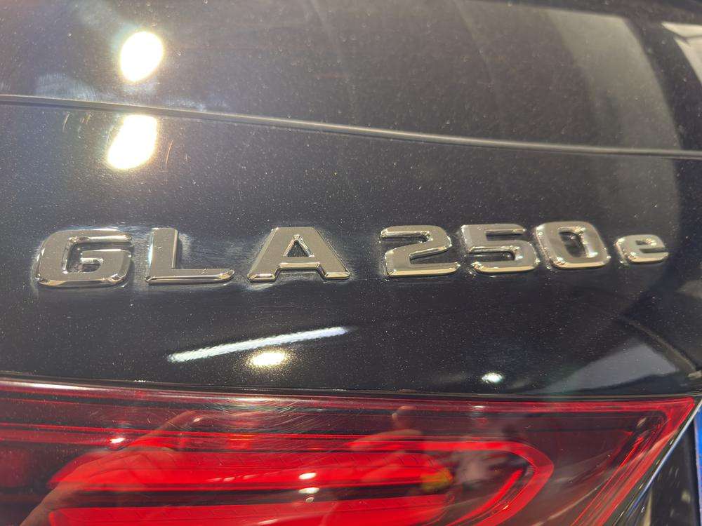 Mercedes-Benz GLA 250e AMG 2025 negro - foto 17