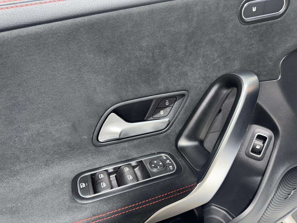 Mercedes-Benz CLA 250e AMG 2025 gris montaña - foto 12