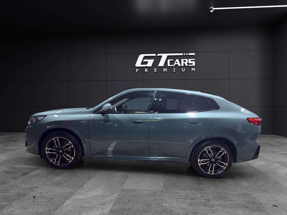 BMW iX2 eDrive20 2025 verde - foto 2