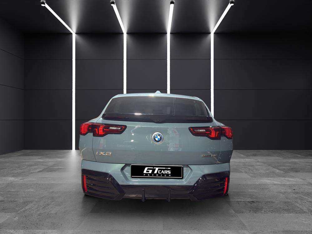 BMW iX2 eDrive20 2025 verde - foto 4