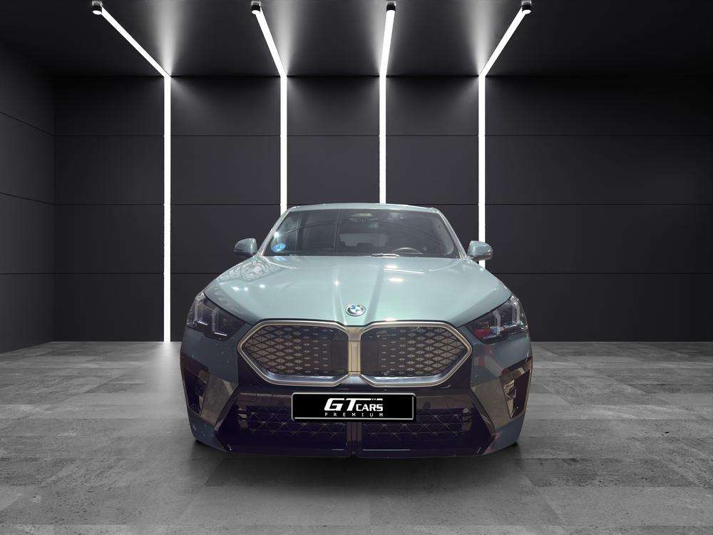 BMW iX2 eDrive20 2025 verde - foto 5