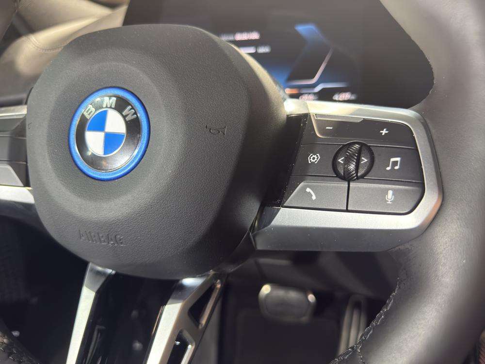 BMW iX2 eDrive20 2025 verde - foto 12