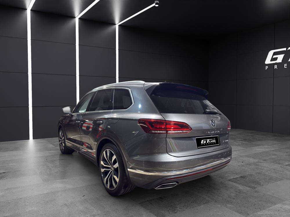 Volkswagen Touareg eHybrid 2023 gris - foto 3