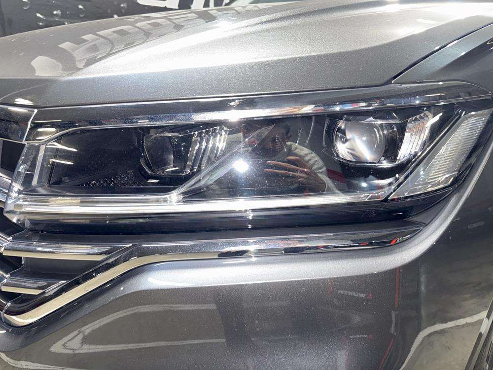 Volkswagen Touareg eHybrid 2023 gris - foto 6