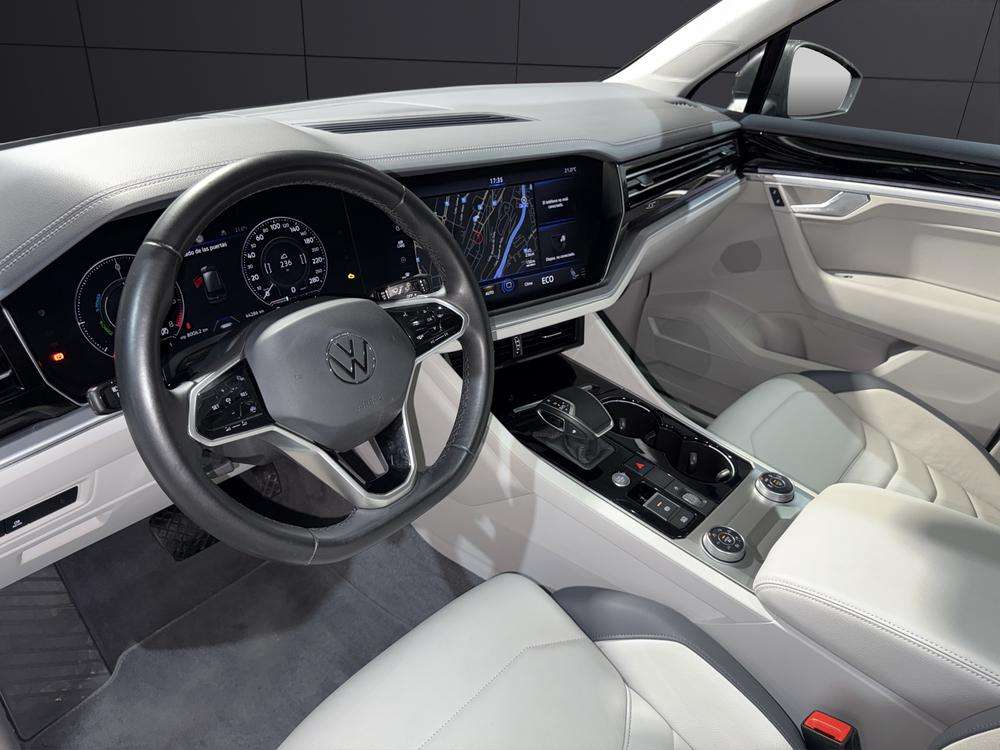 Volkswagen Touareg eHybrid 2023 gris - foto 9