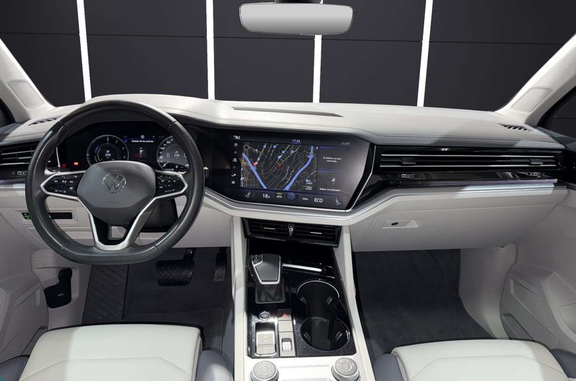 Volkswagen Touareg eHybrid 2023 gris - foto 10