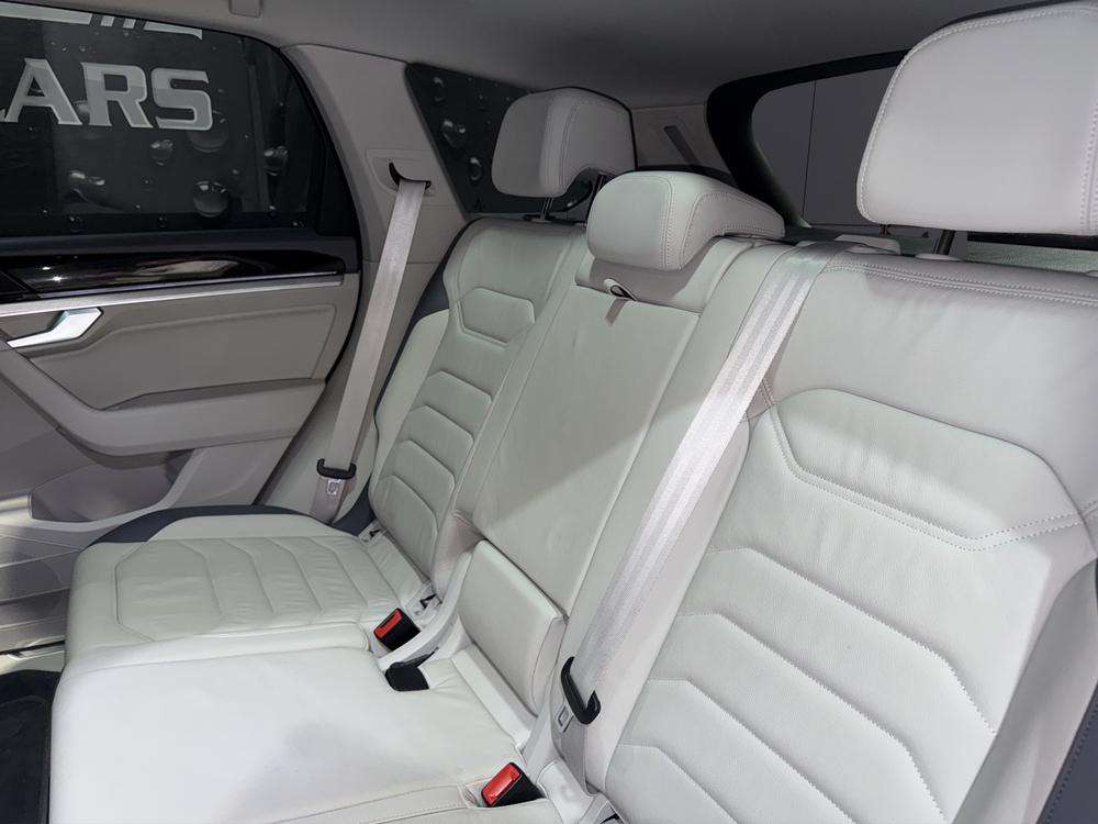 Volkswagen Touareg eHybrid 2023 gris - foto 18