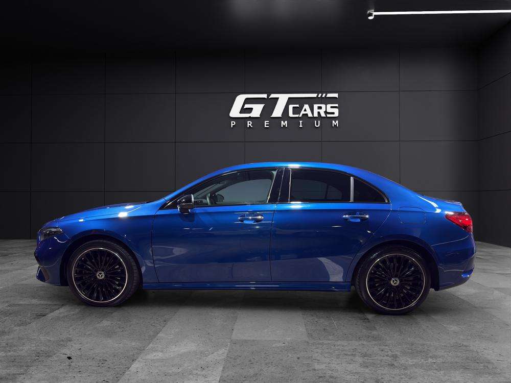 Mercedes-Benz Clase A Sedan 250e AMG 2025 azul espectral - foto 2