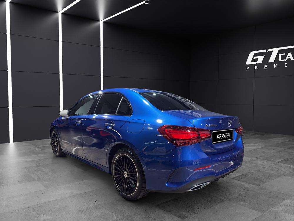 Mercedes-Benz Clase A Sedan 250e AMG 2025 azul espectral - foto 3