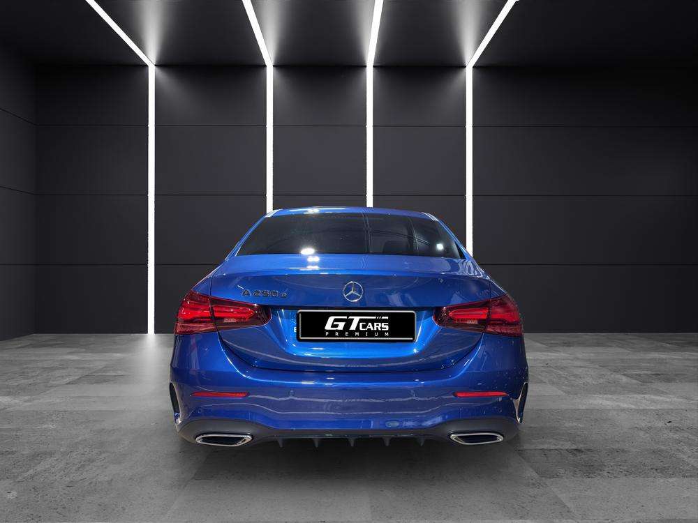 Mercedes-Benz Clase A Sedan 250e AMG 2025 azul espectral - foto 4