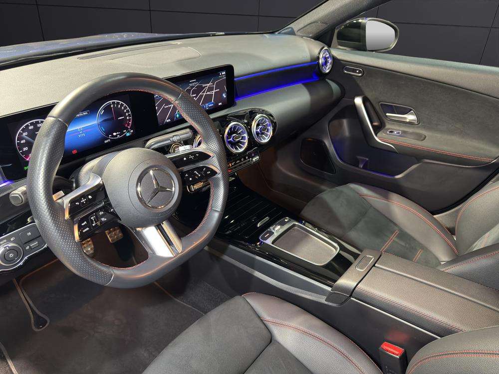 Mercedes-Benz Clase A Sedan 250e AMG 2025 azul espectral - foto 9