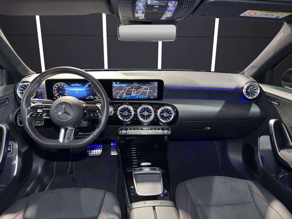 Mercedes-Benz Clase A Sedan 250e AMG 2025 azul espectral - foto 10