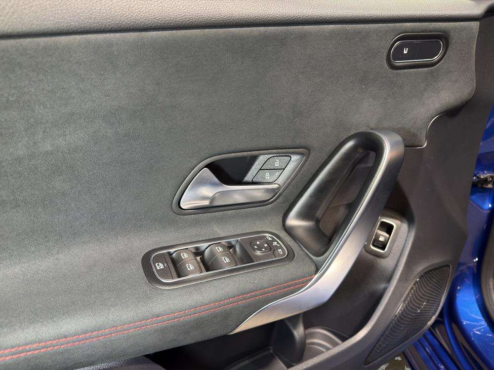 Mercedes-Benz Clase A Sedan 250e AMG 2025 azul espectral - foto 16