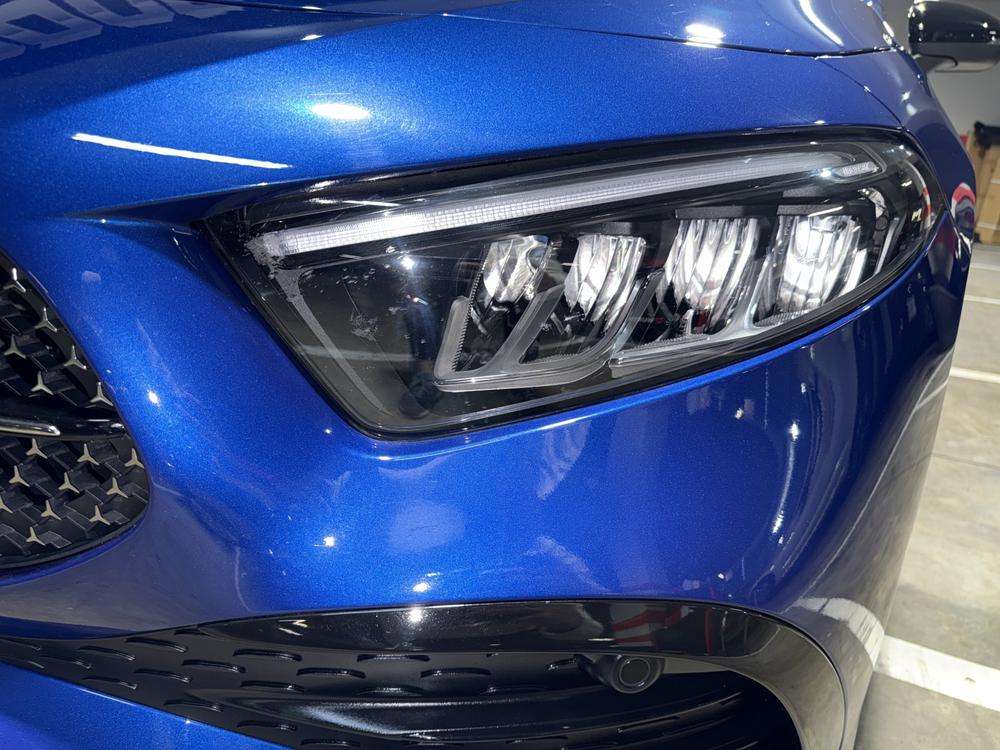 Mercedes-Benz Clase A Sedan 250e AMG 2025 azul espectral - foto 6