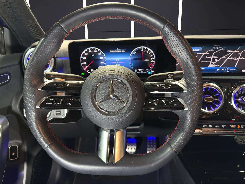 Mercedes-Benz Clase A Sedan 250e AMG 2025 azul espectral - foto 11