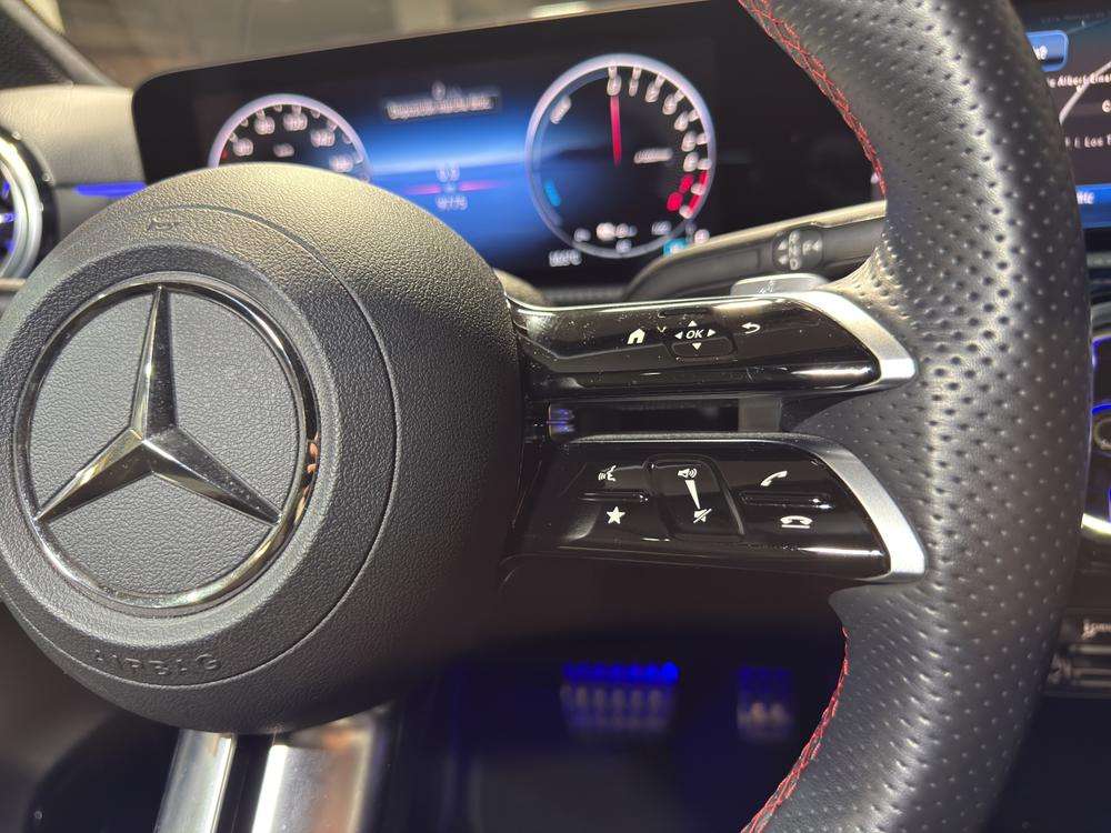 Mercedes-Benz Clase A Sedan 250e AMG 2025 azul espectral - foto 12