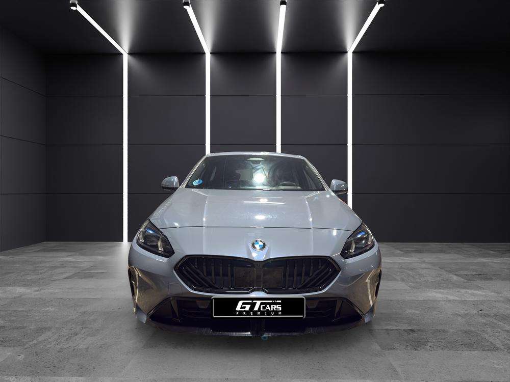 BMW Serie 1 120d 2024 gris - foto 4