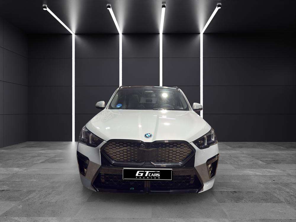 BMW iX2 xDrive30 2024 gris - foto 4