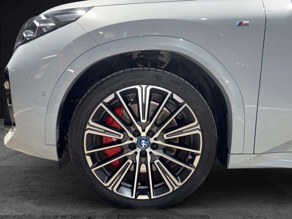 BMW iX2 xDrive30 2024 gris - foto 7