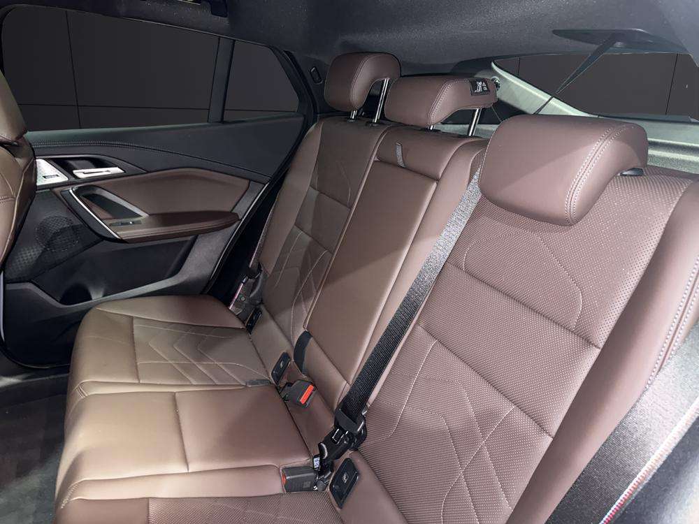 BMW iX2 xDrive30 2024 gris - foto 17