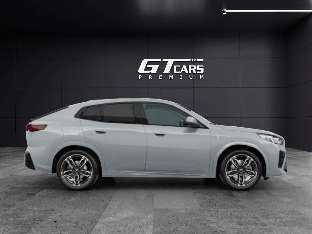 BMW iX2 xDrive 30 2025 gris - foto 2